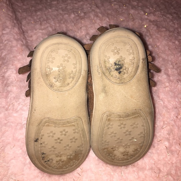 Toddler size 5 boots and sandals - Picture 5 of 8